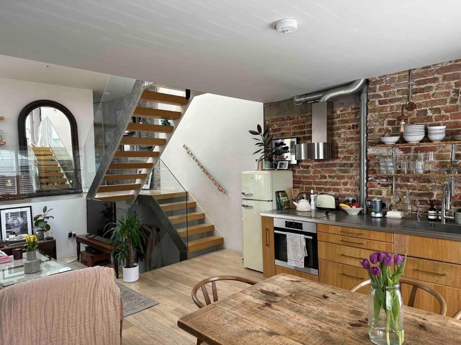 Apartment Gorgeous House In West - 2 Bedroom 2 Bath *